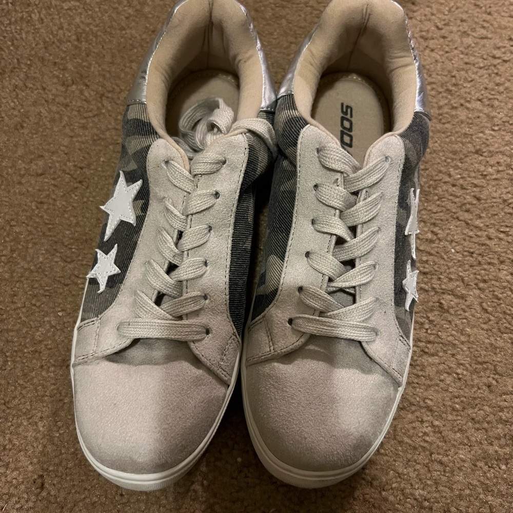 Camo fashion sneakers